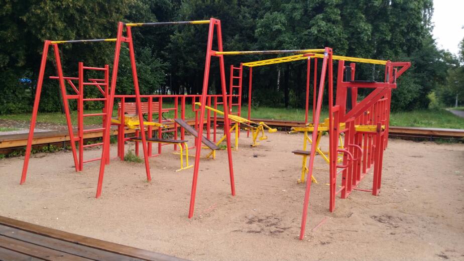 Abs Bench at Calisthenics Park at Юрловский проезд, Москва – photo 3 of 4
