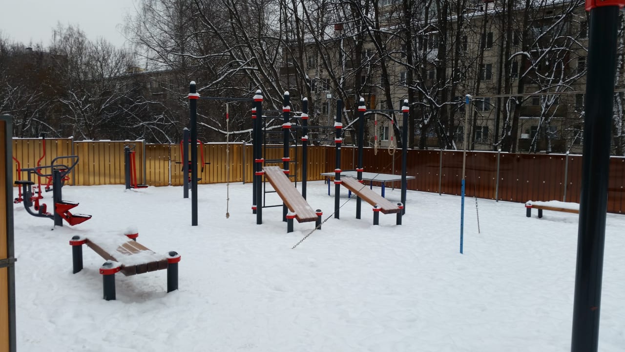 Parallel Gym Bars at Calisthenics Park at улица Каховка, Москва – photo 1 of 3