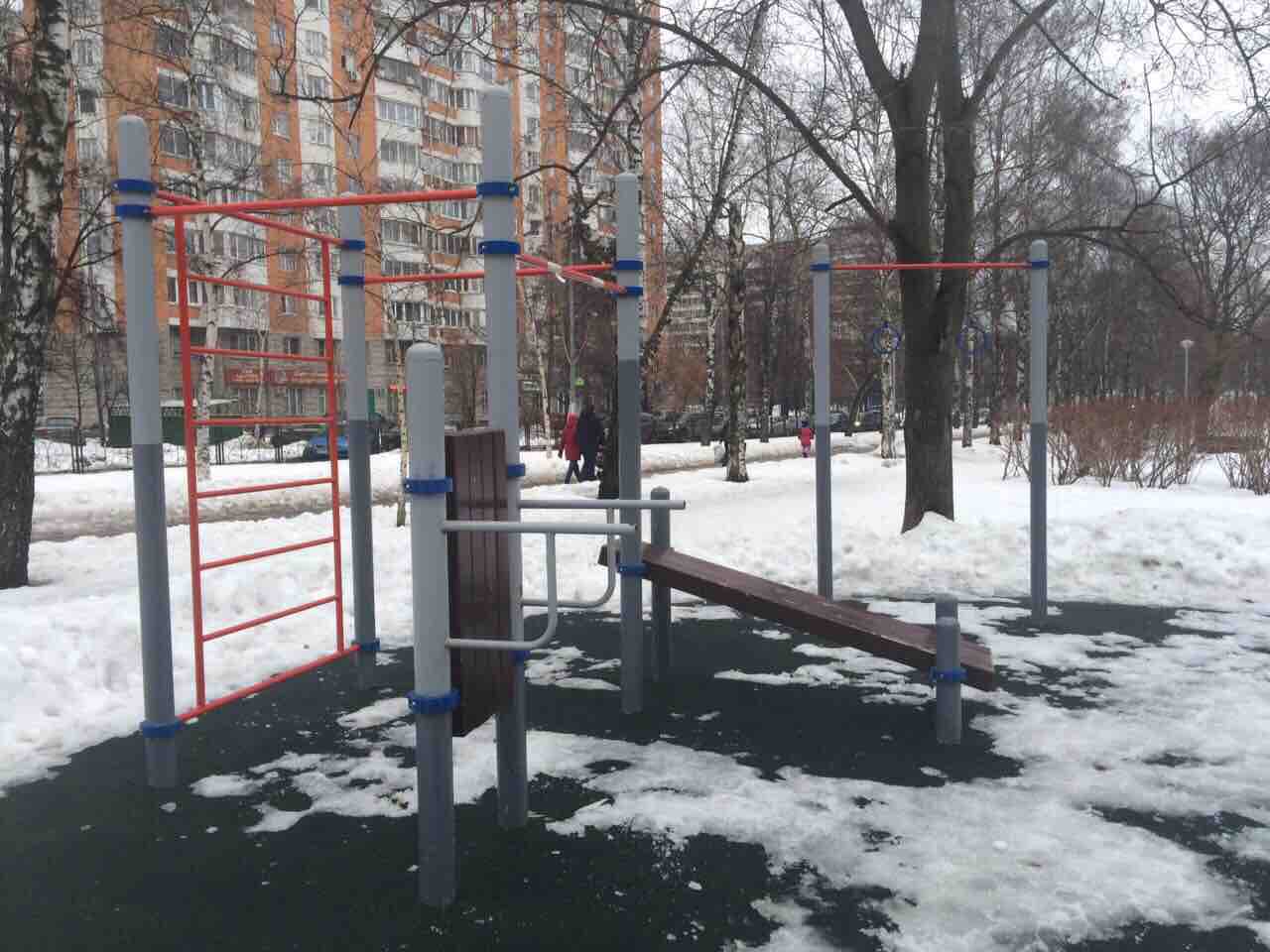 Parallel Gym Bars at Calisthenics Park at Черноморский бульвар, Москва #wp1560 – photo 1 of 3