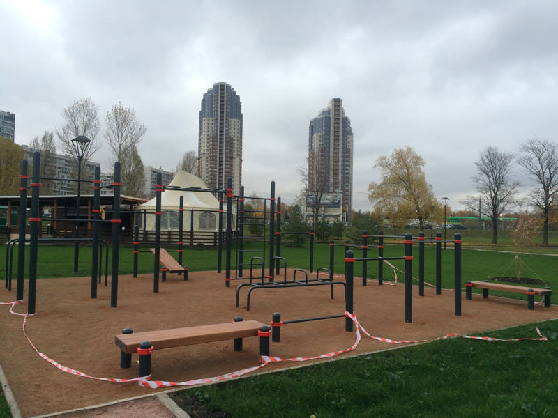 Abs Bench at Calisthenics Park at Строгинское шоссе, Москва – photo 3 of 4