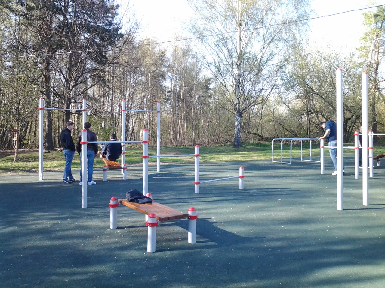 Лавка для преса на майданчику Calisthenics Park at улица Заречье, Москва – фото 2 з 6