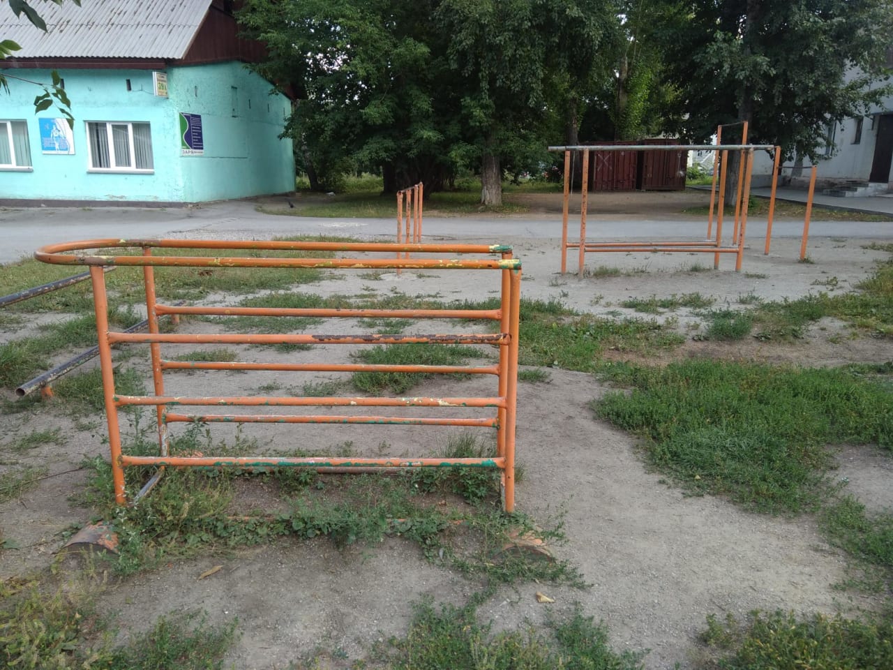 Klimmzugstange bei Calisthenics Park at улица Саввы Кожевникова, городской округ Новосибирск – Foto 6 von 11