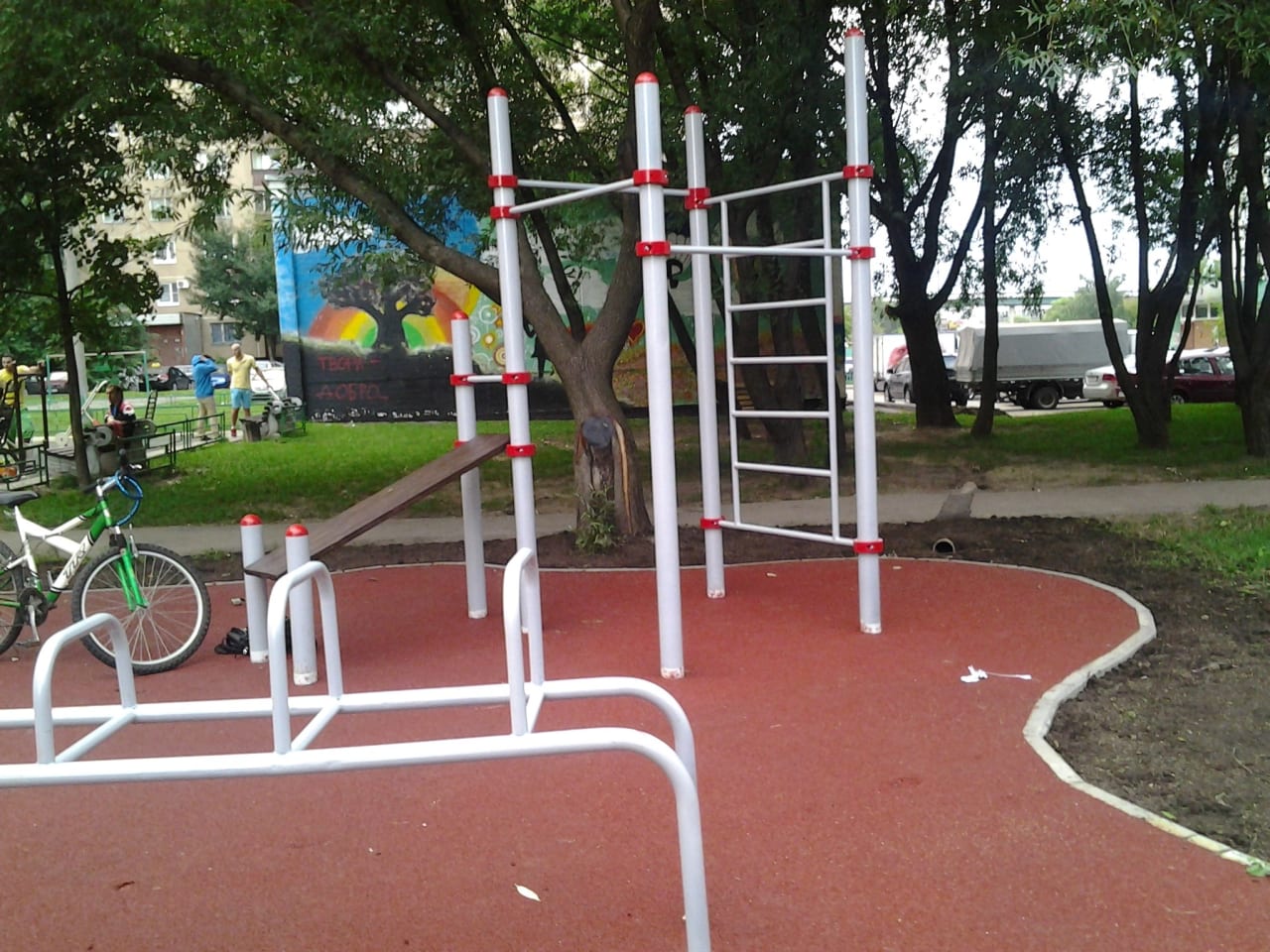 Скамья для пресса на площадке Calisthenics Park at улица Проходчиков, Москва – фото 2 из 3
