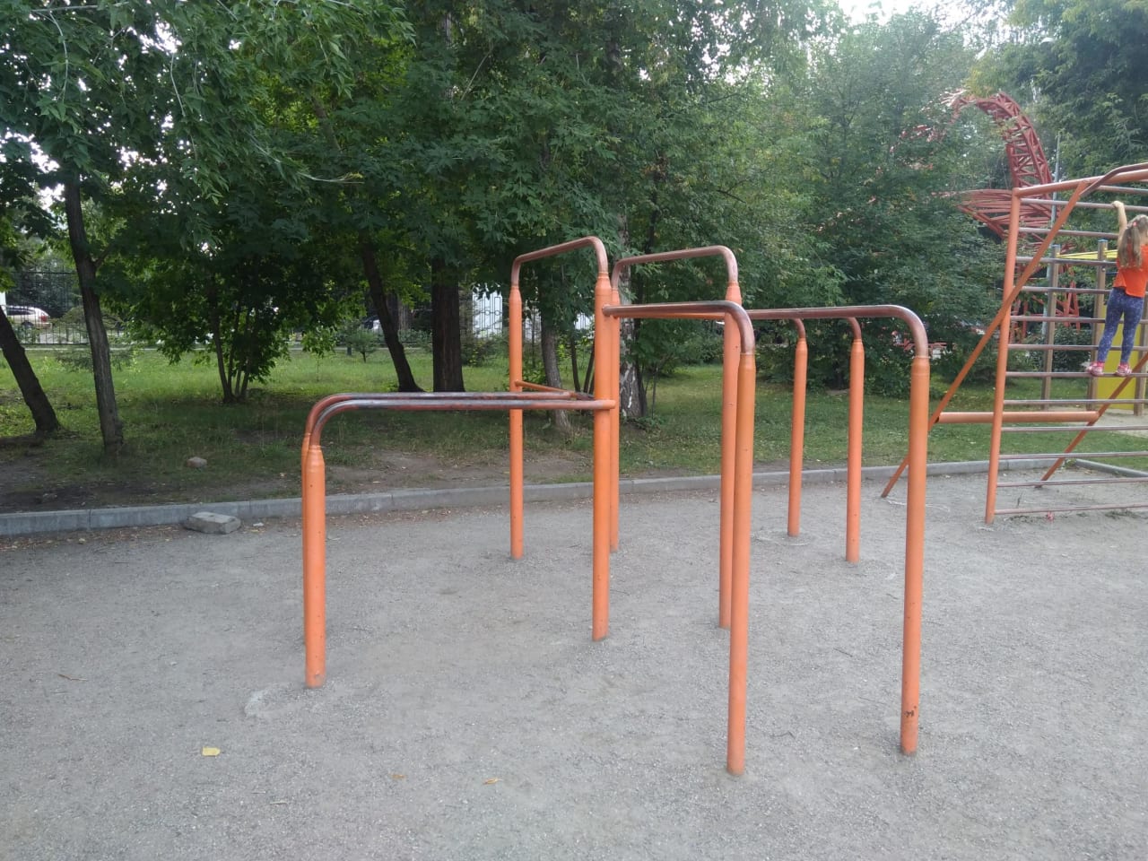 Barren bei Calisthenics Park at улица Саввы Кожевникова, городской округ Новосибирск – Foto 7 von 11