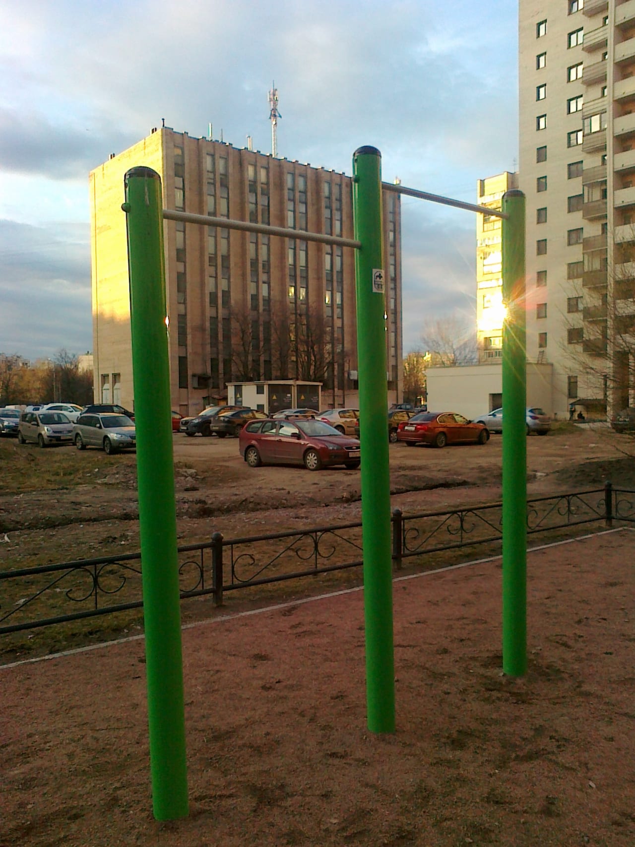 Брусья на площадке Calisthenics Park at улица Нахимова, Санкт-Петербург – фото 1 из 4