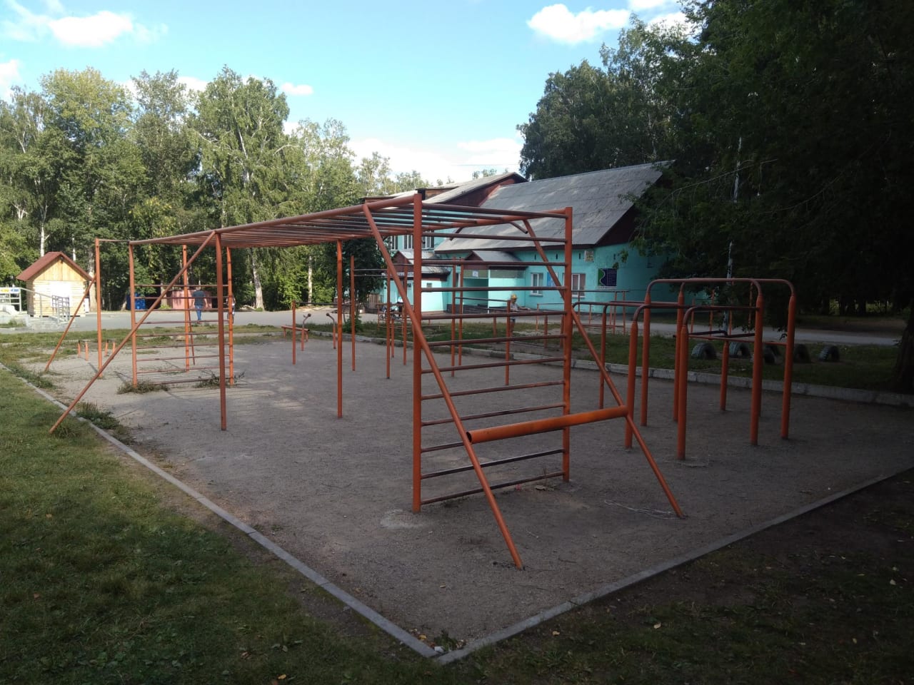 Klimmzugstange bei Calisthenics Park at улица Саввы Кожевникова, городской округ Новосибирск – Foto 11 von 11