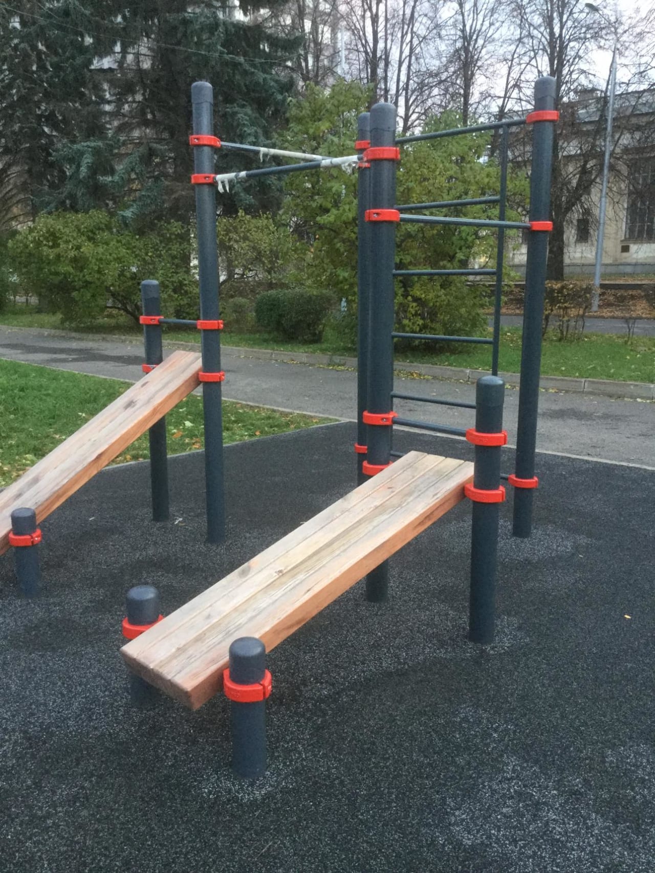 Pull Up Bar at Calisthenics Park at улица Академика Хохлова, Москва #wp1573 – photo 1 of 4