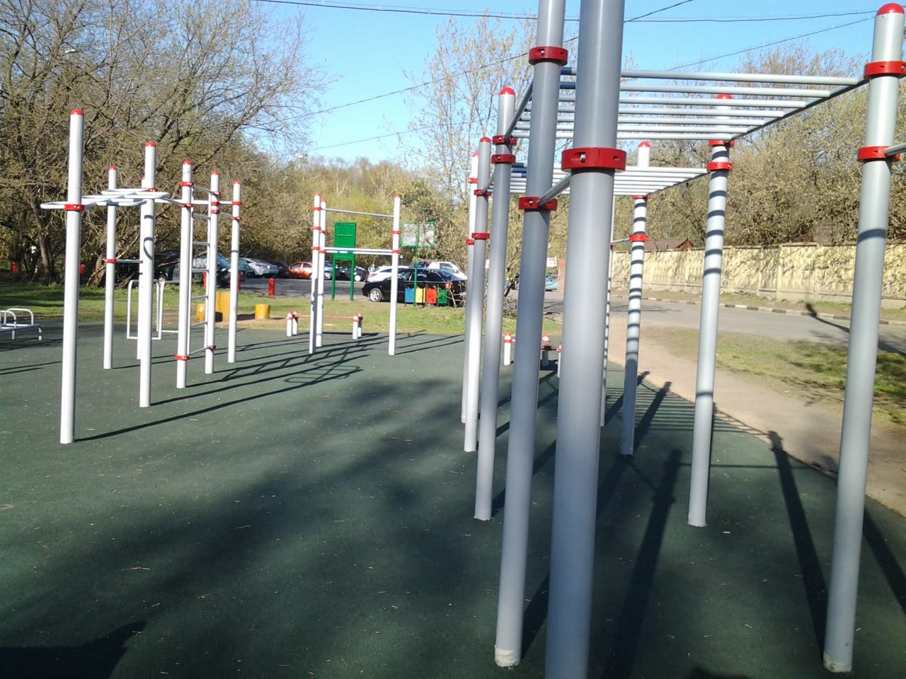 Бруси на майданчику Calisthenics Park at улица Заречье, Москва – фото 1 з 6