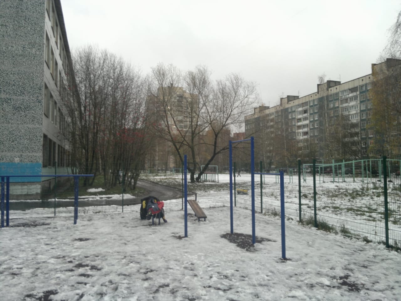 Barres parallèles à Calisthenics Park at улица Сикейроса, Санкт-Петербург – photo 1 sur 1