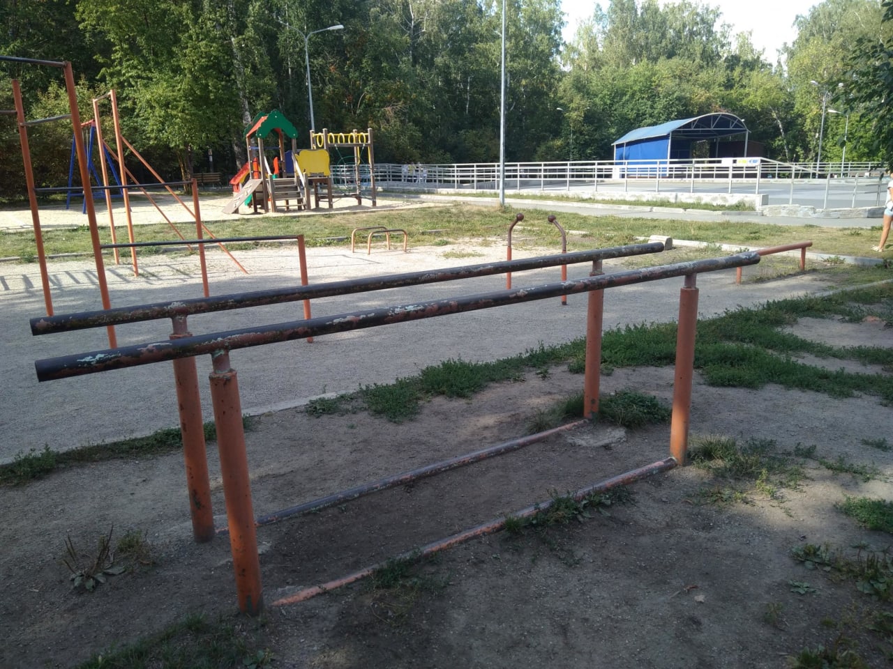 Hangelstange bei Calisthenics Park at улица Саввы Кожевникова, городской округ Новосибирск – Foto 4 von 11