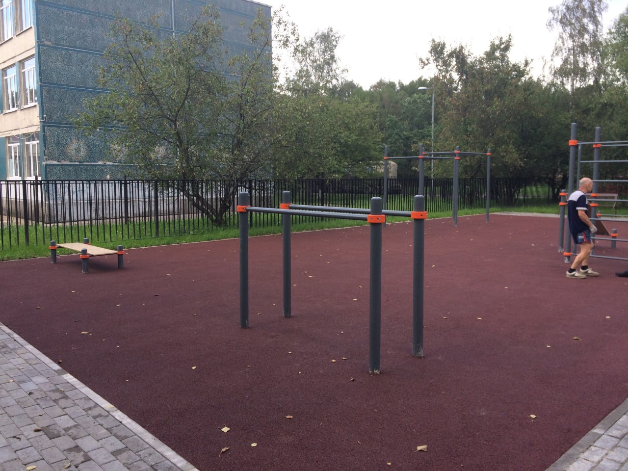 Abs Bench at Calisthenics Park at улица Козлова, Санкт-Петербург – photo 3 of 7