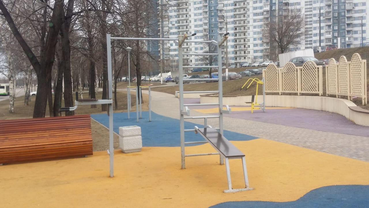 Abs Bench at Calisthenics Park at Нагатинская набережная, Москва – photo 4 of 4