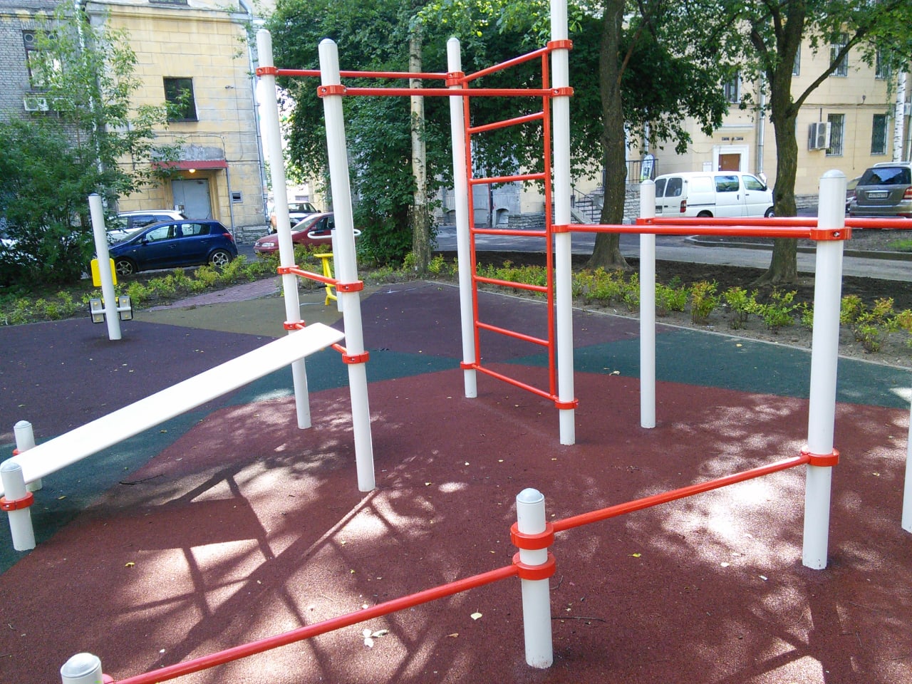 Parallel Gym Bars at Calisthenics Park at Нежинская улица, Санкт-Петербург – photo 1 of 3