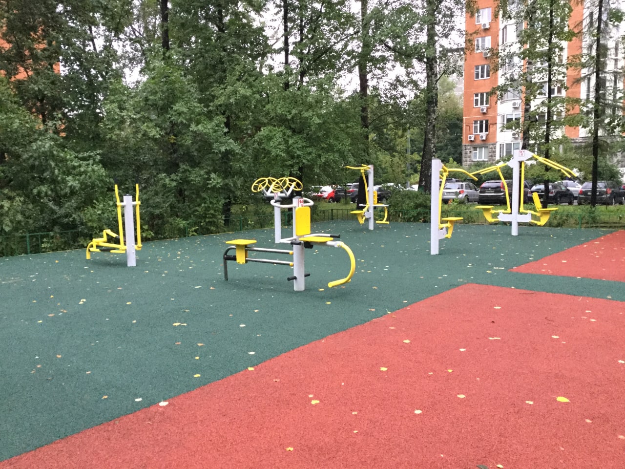 Bară de tracțiuni la Calisthenics Park at 15-я Парковая улица, Москва – fotografia 5 din 5