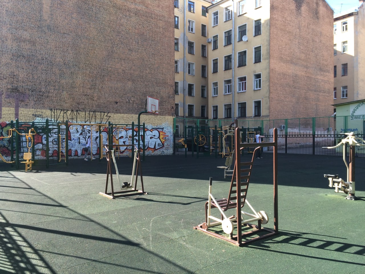 Pull Up Bar at Calisthenics Park at улица Лизы Чайкиной, Санкт-Петербург – photo 3 of 4
