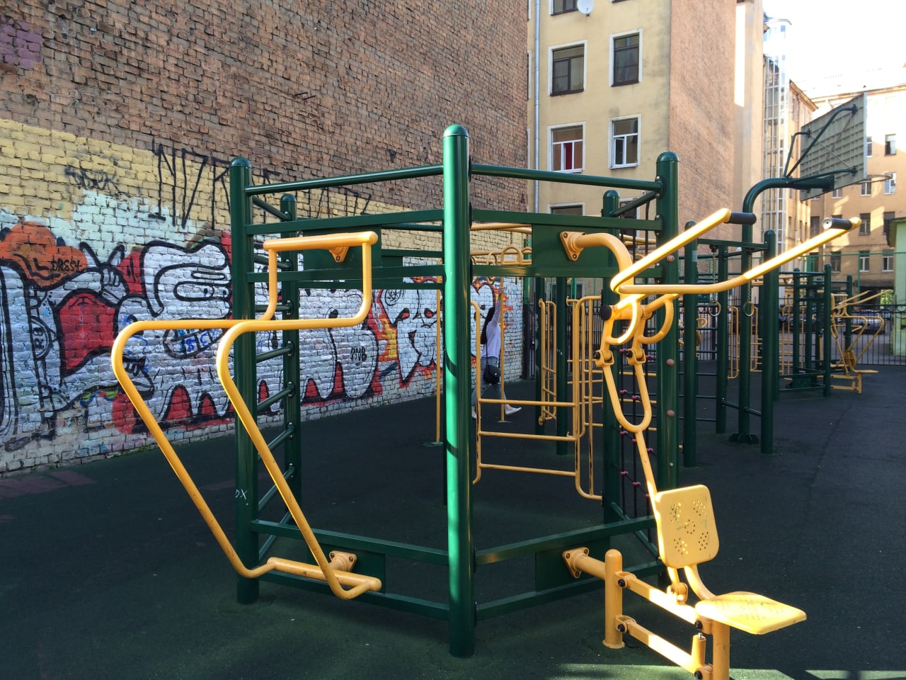 Parallel Gym Bars at Calisthenics Park at улица Лизы Чайкиной, Санкт-Петербург – photo 1 of 4