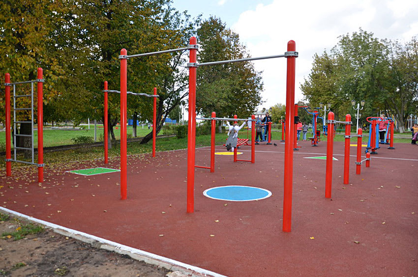 Parallel Gym Bars at Calisthenics Park at Вишнёвая улица, Химки – photo 1 of 3