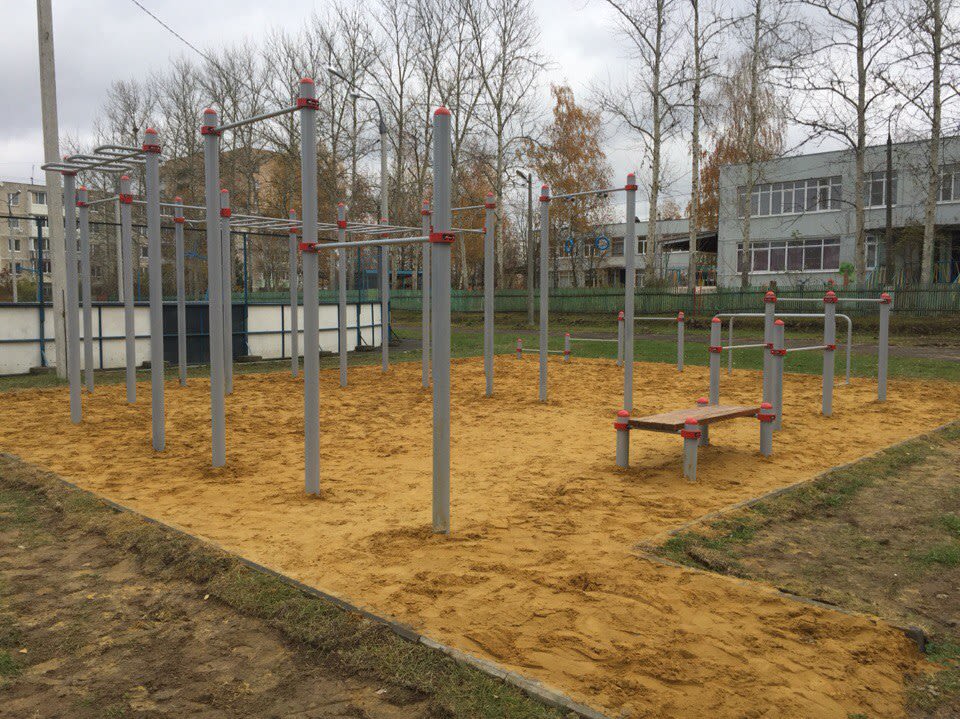 Parallele presso Calisthenics Park at Угловая улица, Егорьевск – foto 1 di 7