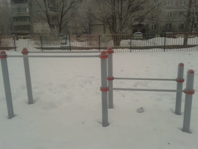 Parallele presso Calisthenics Park at Угловая улица, Егорьевск – foto 6 di 7