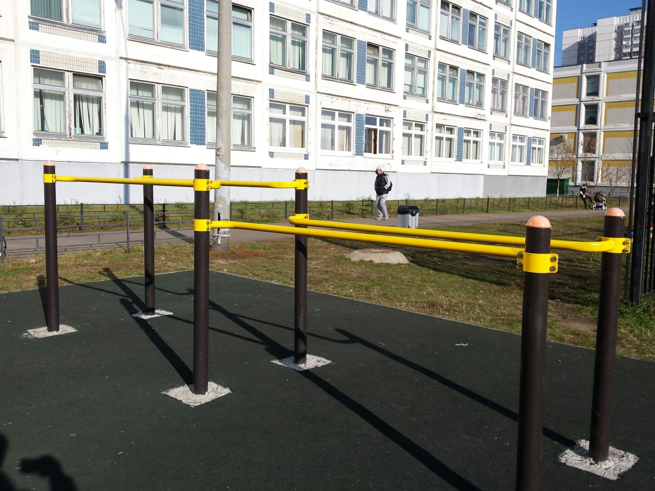 Parallel Gym Bars at Calisthenics Park at улица Барышиха, Москва #wp1630 – photo 1 of 2