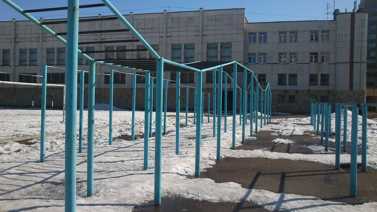 Bare paralele la Calisthenics Park at Белокатайская улица, Уфа – fotografia 1 din 8
