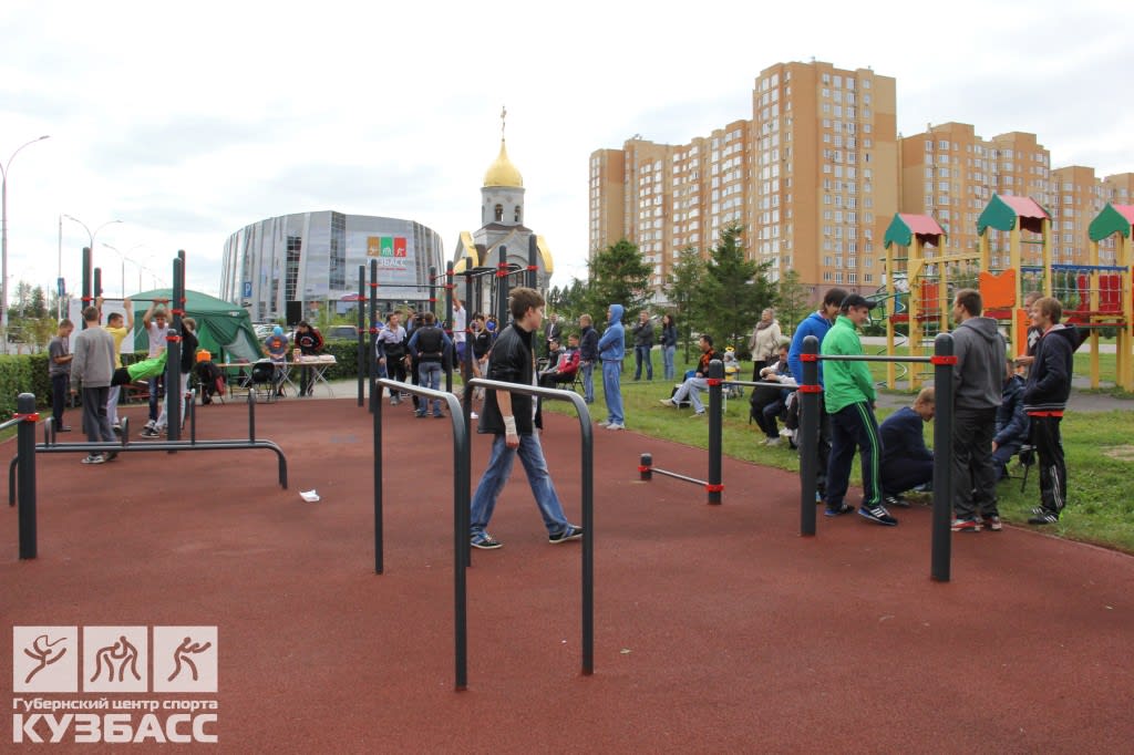 Klimmzugstange bei Calisthenics Park at бульвар Строителей, Кемерово – Foto 1 von 2