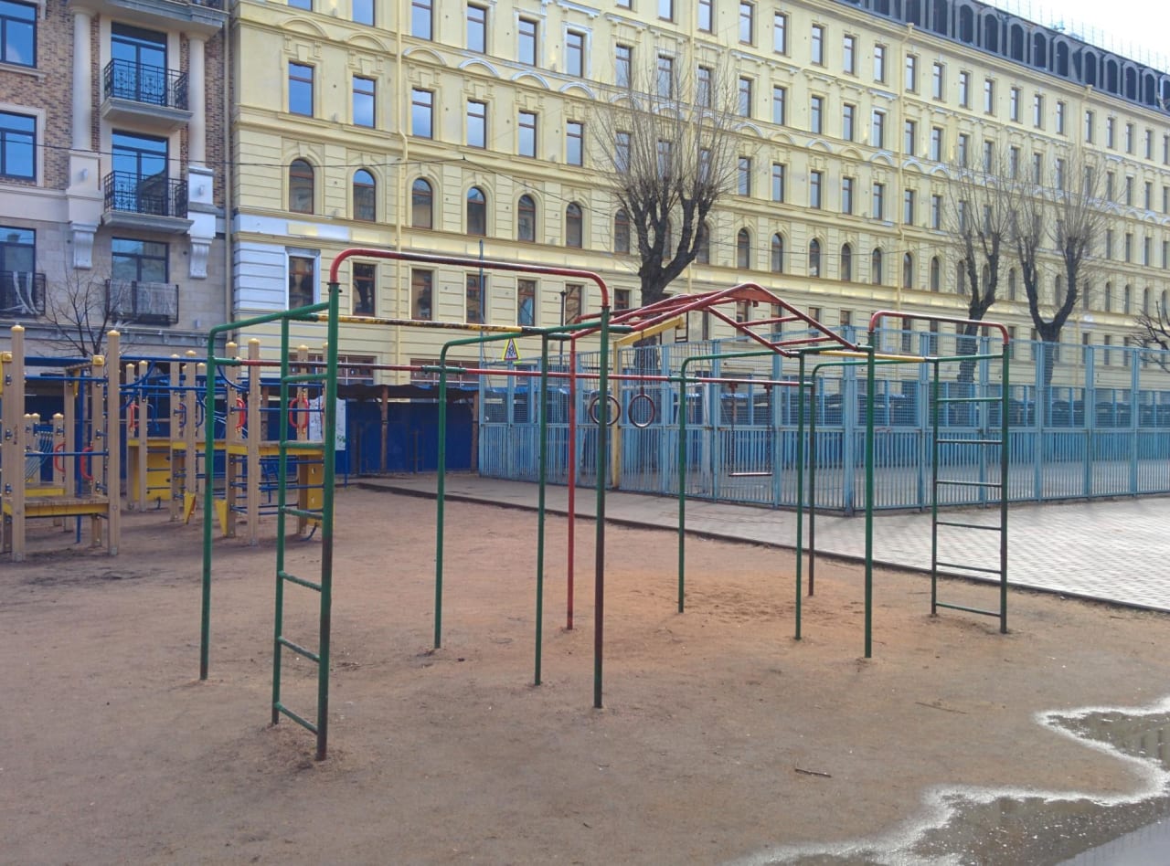 Parallel Gym Bars at Calisthenics Park at Кирочная улица, Санкт-Петербург #wp1645 – photo 1 of 3