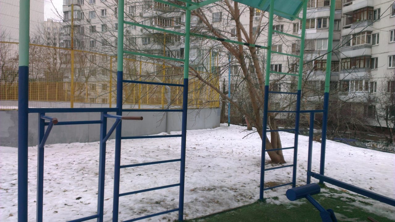 Abs Bench at Calisthenics Park at улица Крылатские Холмы, Москва – photo 3 of 6