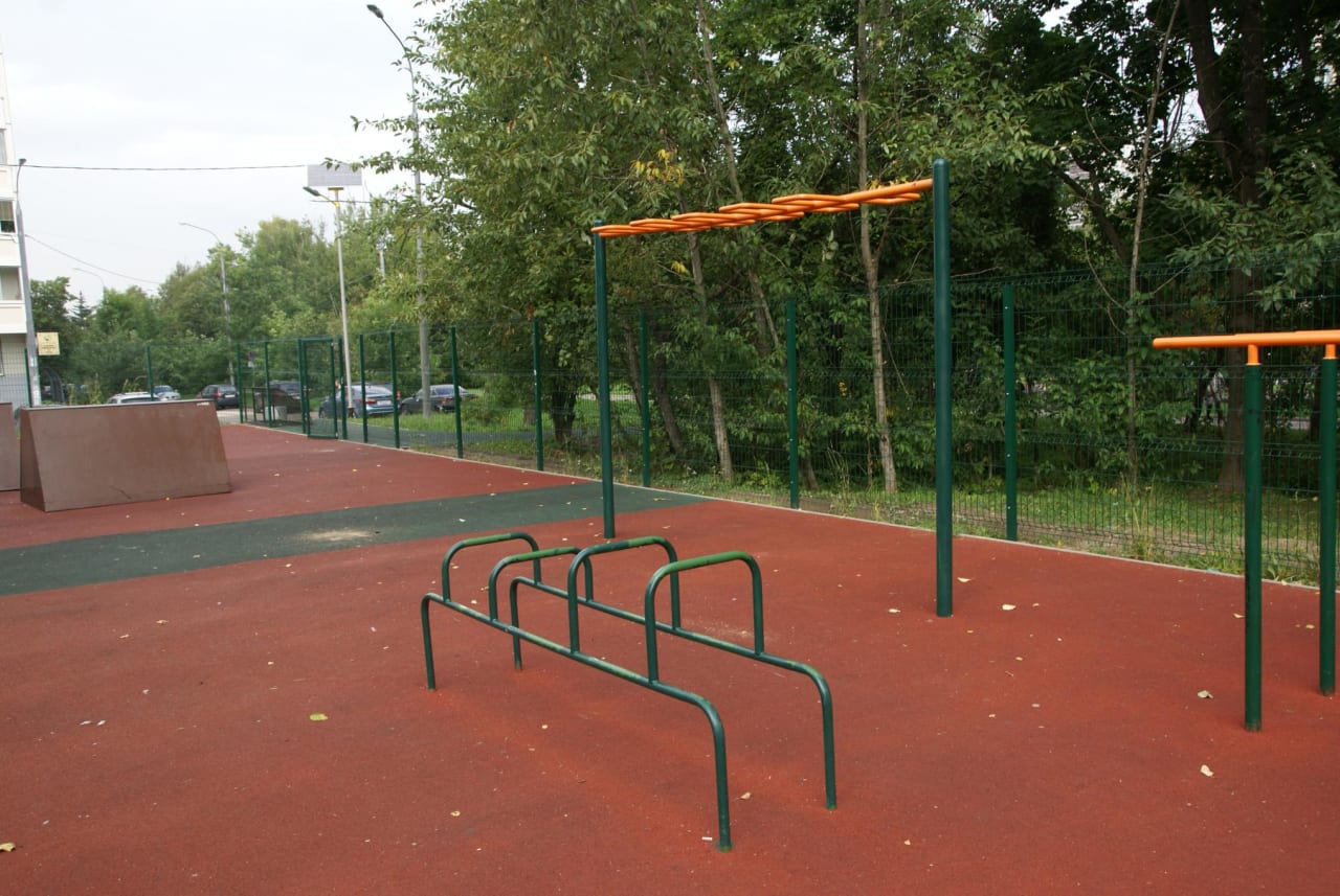 Workout-Säulen bei Calisthenics Park at улица Лётчика Полагушина, Зеленоград – Foto 7 von 10