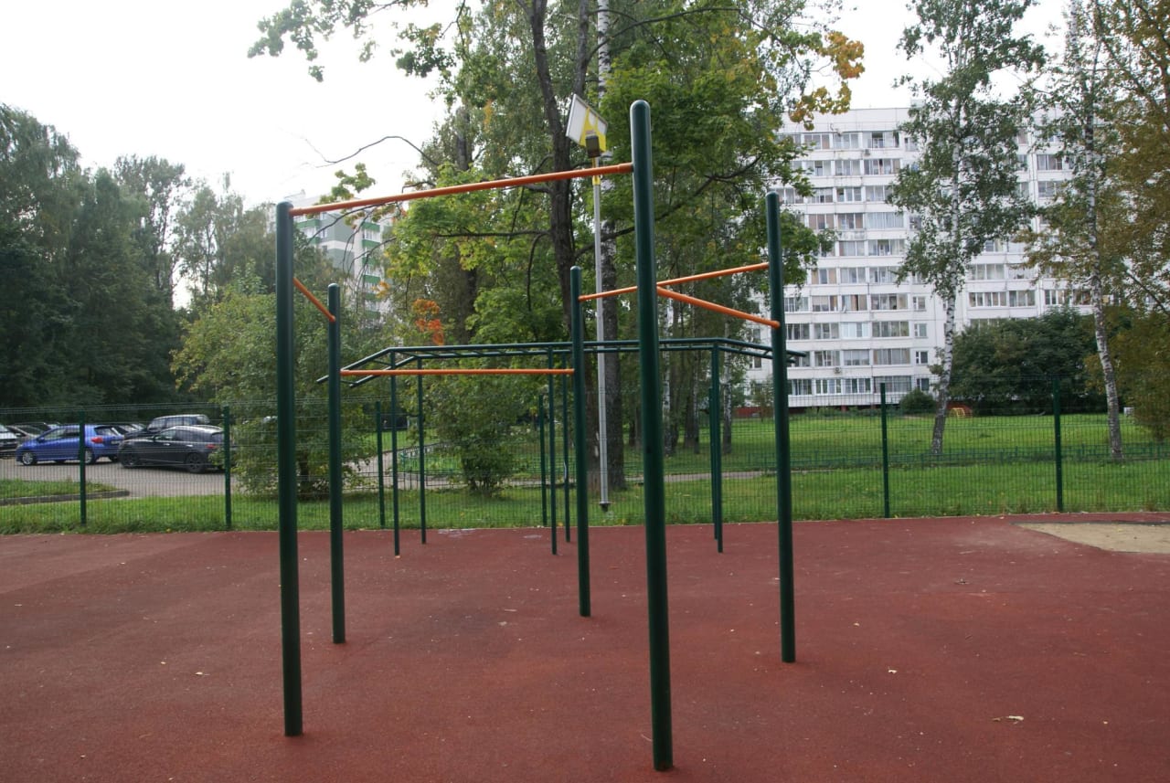 Langlauftrainer bei Calisthenics Park at улица Лётчика Полагушина, Зеленоград – Foto 8 von 10