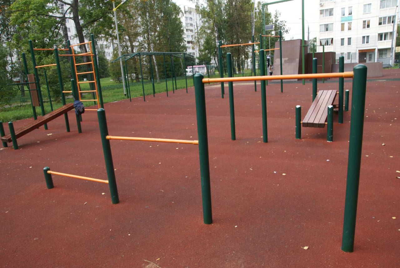 Hangelstange bei Calisthenics Park at улица Лётчика Полагушина, Зеленоград – Foto 4 von 10