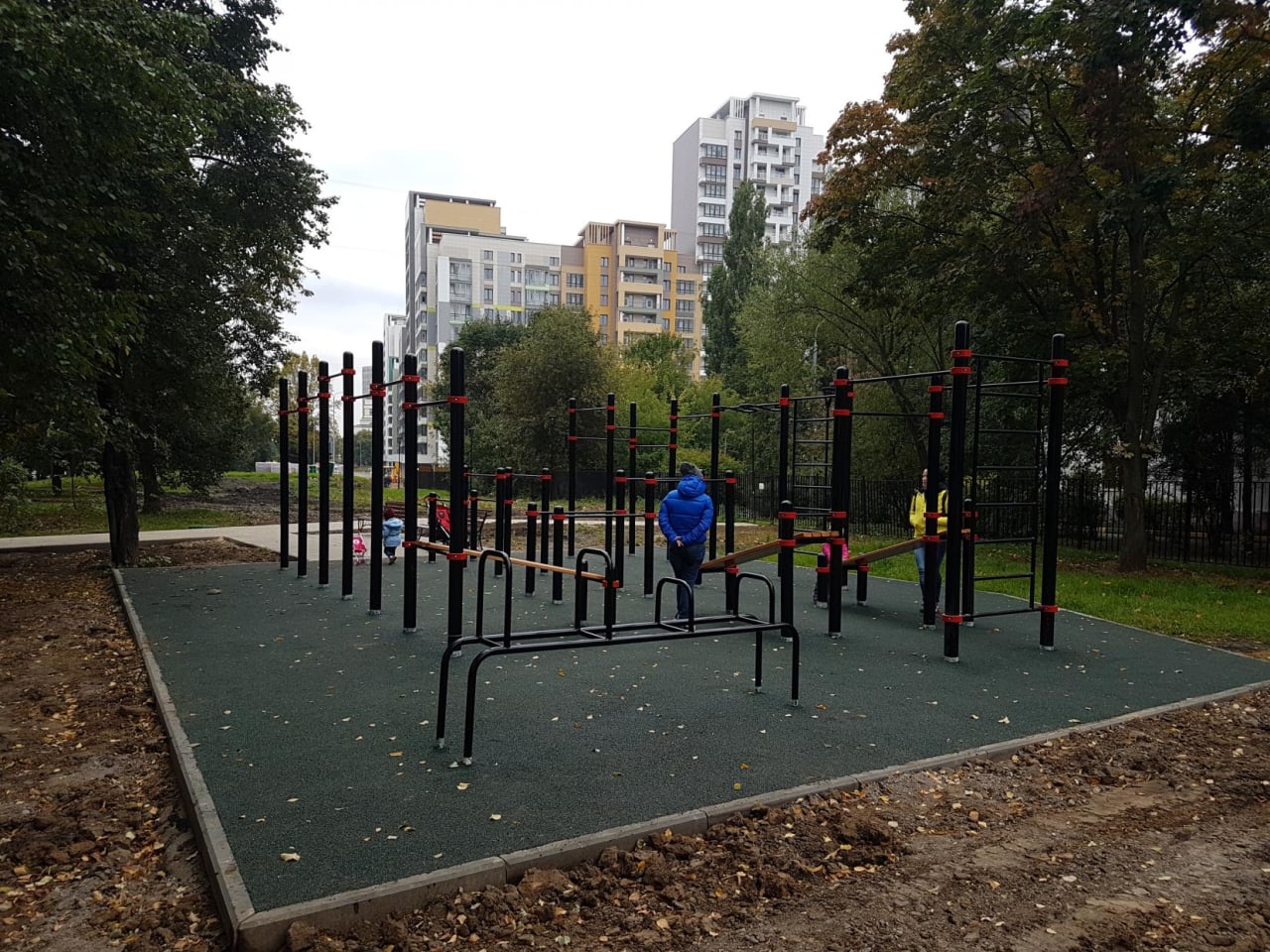 Pull Up Bar at Calisthenics Park at Бескудниковский бульвар, Москва – photo 1 of 2