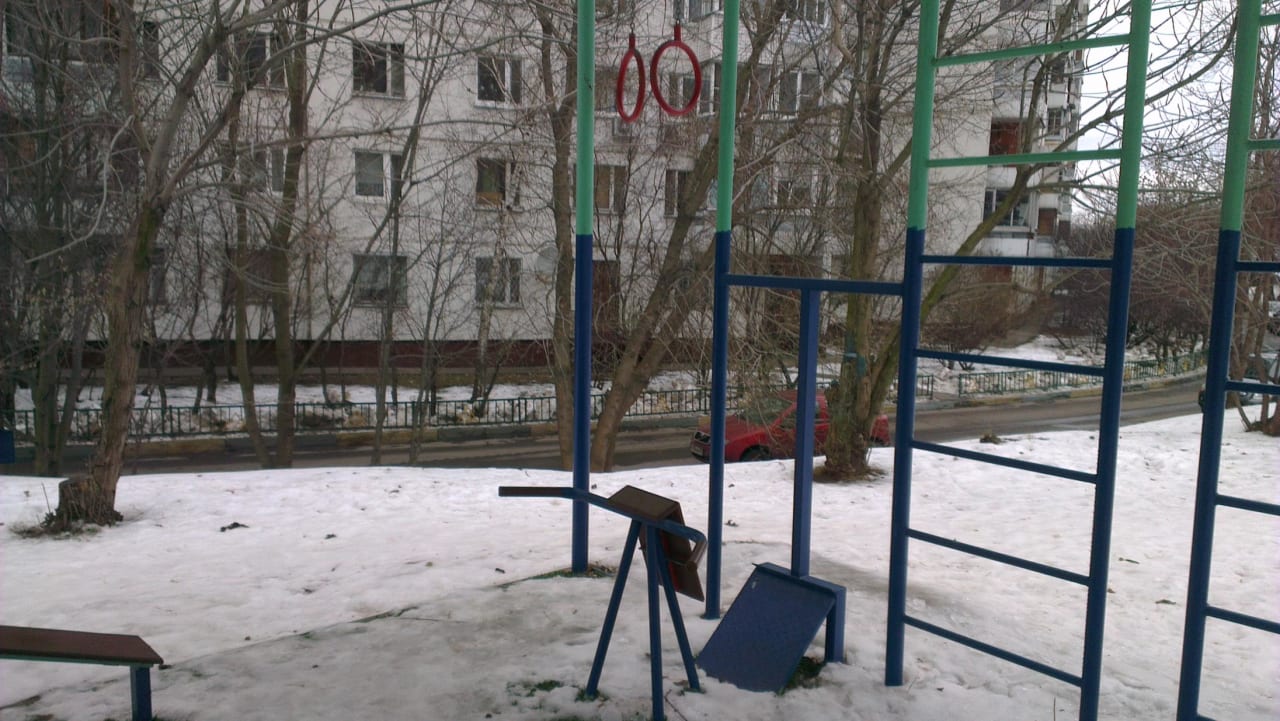 Pull Up Bar at Calisthenics Park at улица Крылатские Холмы, Москва – photo 4 of 6