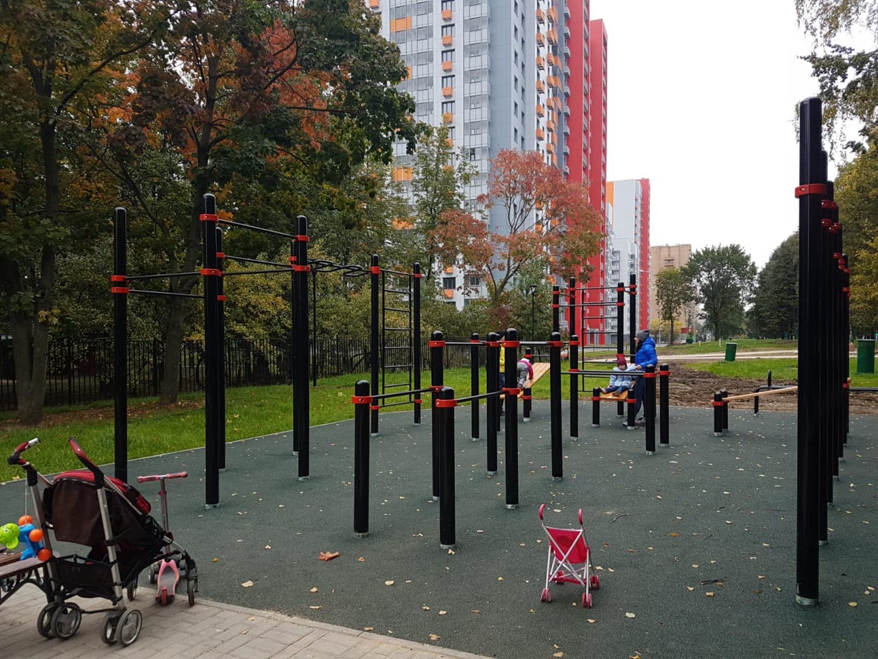 Parallel Gym Bars at Calisthenics Park at Бескудниковский бульвар, Москва – photo 2 of 2