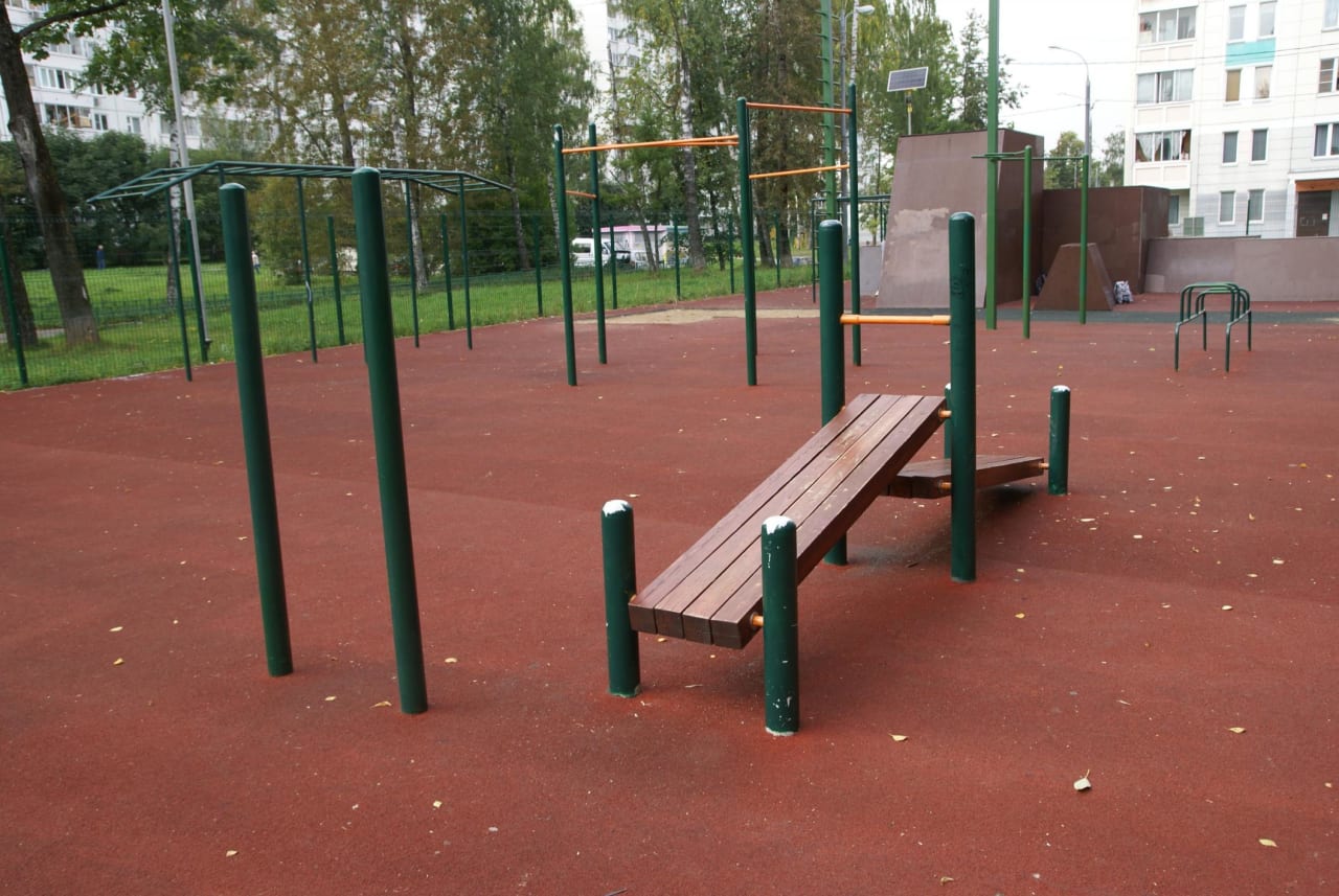 Sprossenwand bei Calisthenics Park at улица Лётчика Полагушина, Зеленоград – Foto 2 von 10