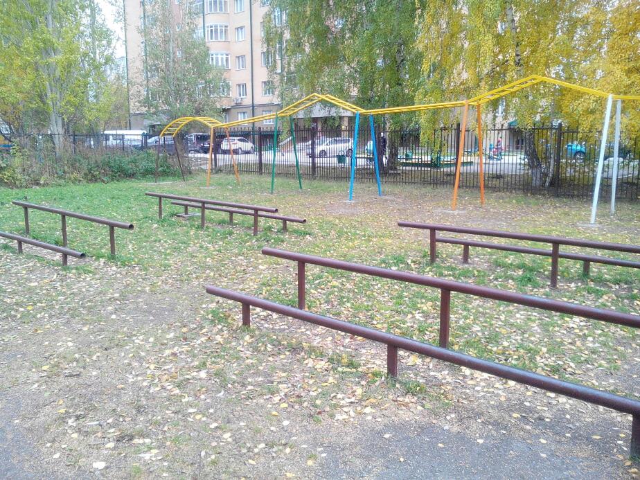 Parallele presso Calisthenics Park at Вяземская улица, городской округ Новосибирск – foto 1 di 4