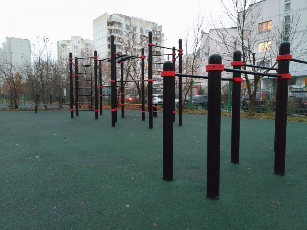 Parallel Gym Bars at Calisthenics Park at улица Адмирала Лазарева, Москва – photo 2 of 9