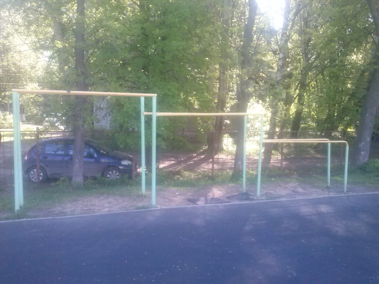 Bare paralele la Calisthenics Park at улица Бориса Корнилова, Нижний Новгород – fotografia 5 din 6