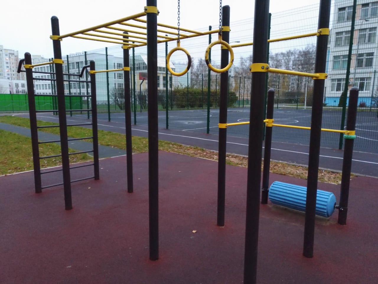 Pull Up Bar at Calisthenics Park at улица Адмирала Лазарева, Москва – photo 8 of 9