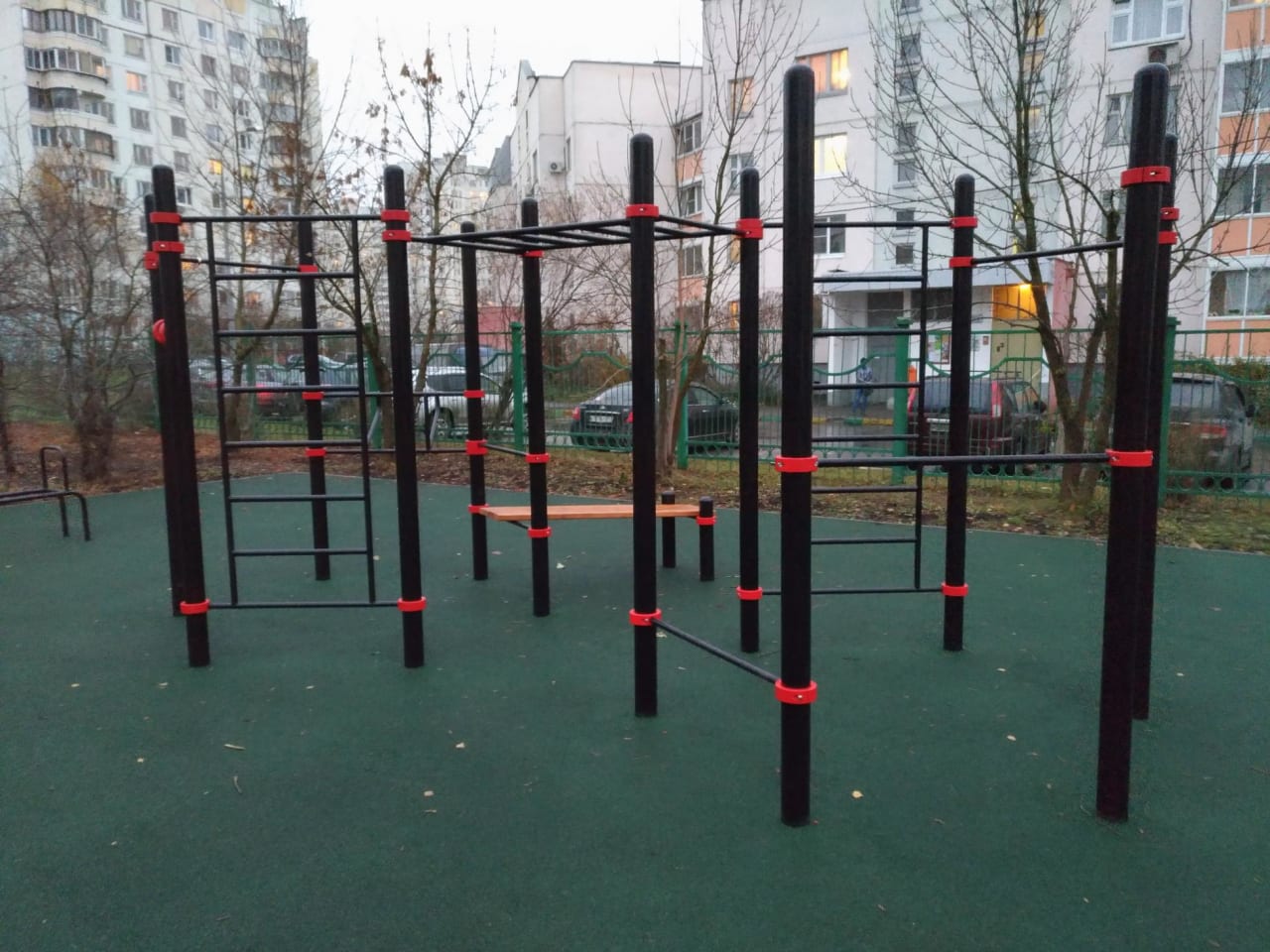 Pull Up Bar at Calisthenics Park at улица Адмирала Лазарева, Москва – photo 1 of 9