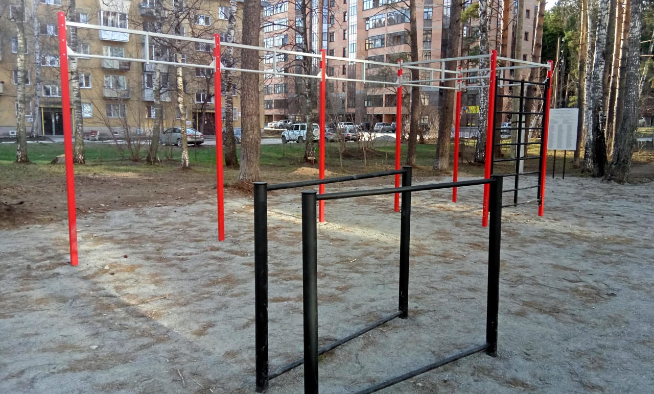 Klimmzugstange bei Calisthenics Park at Шатурская улица, городской округ Новосибирск – Foto 4 von 7