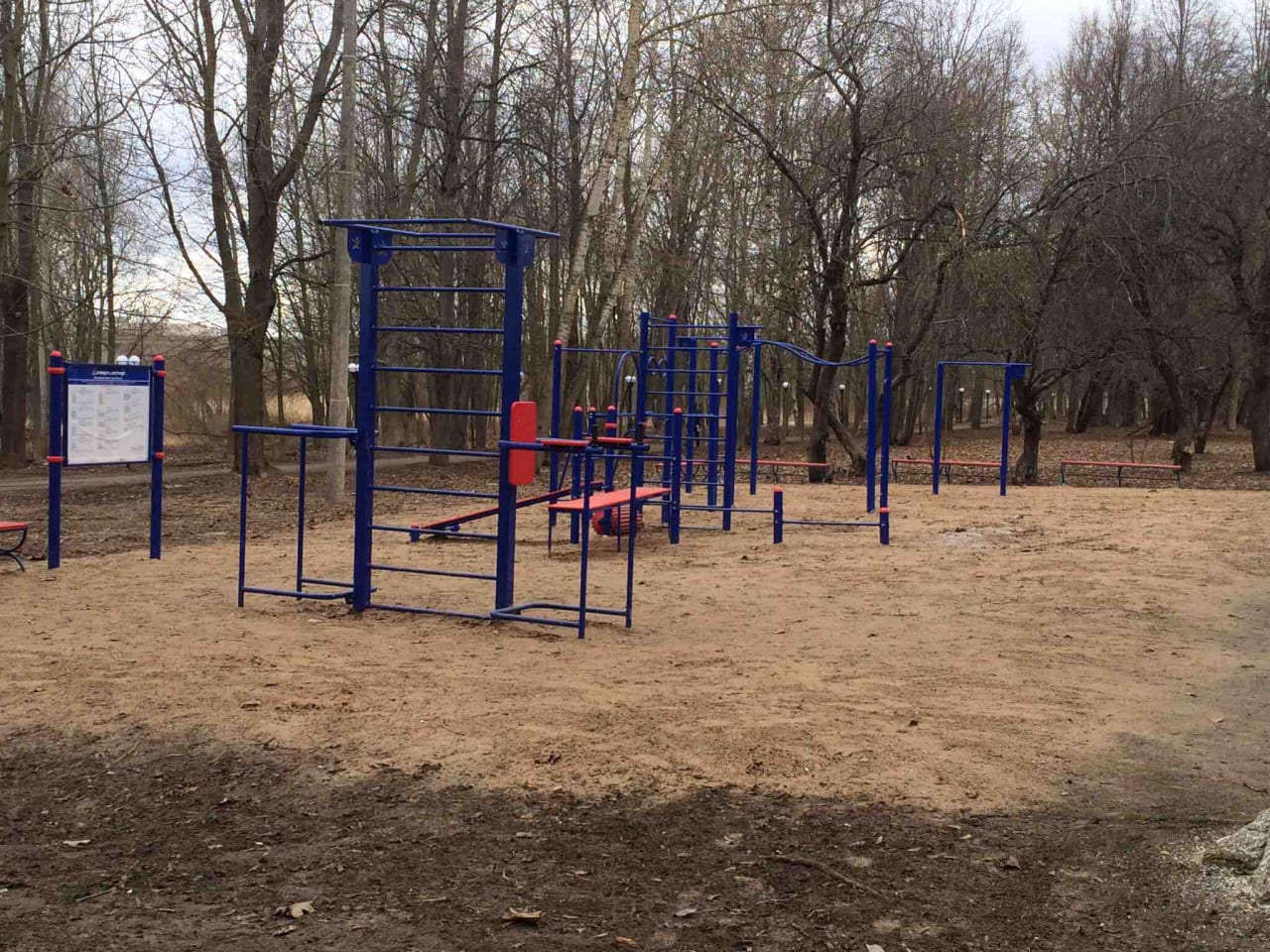 Klimmzugstange bei Calisthenics Park at Парковая улица, городской округ Великий Новгород – Foto 1 von 2