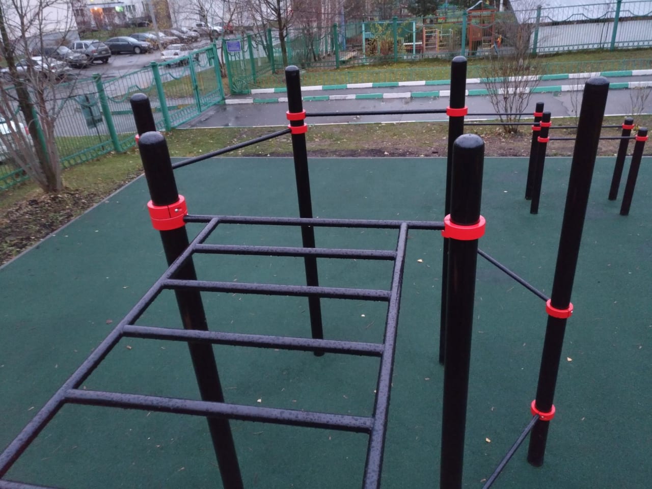 Ground Parallel Bars at Calisthenics Park at улица Адмирала Лазарева, Москва – photo 3 of 9