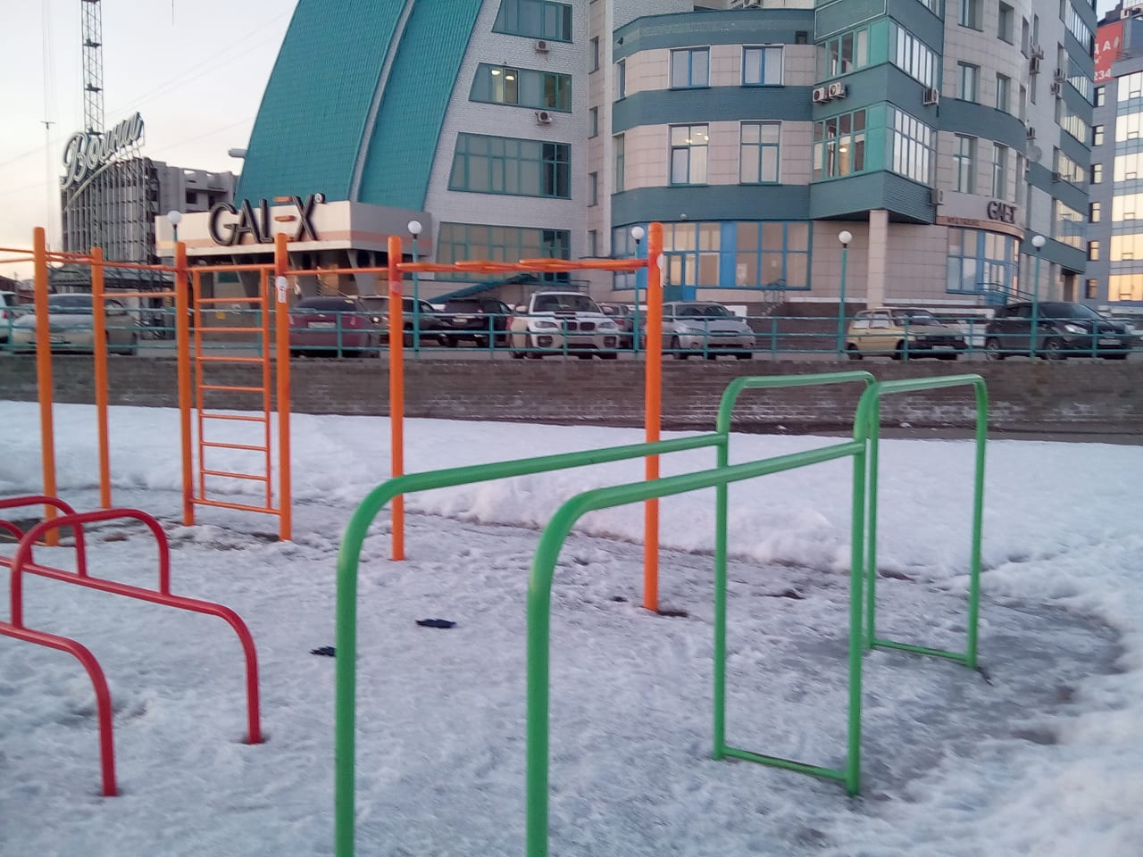 Klimmzugstange bei Calisthenics Park at Приречная улица, Барнаул – Foto 3 von 4