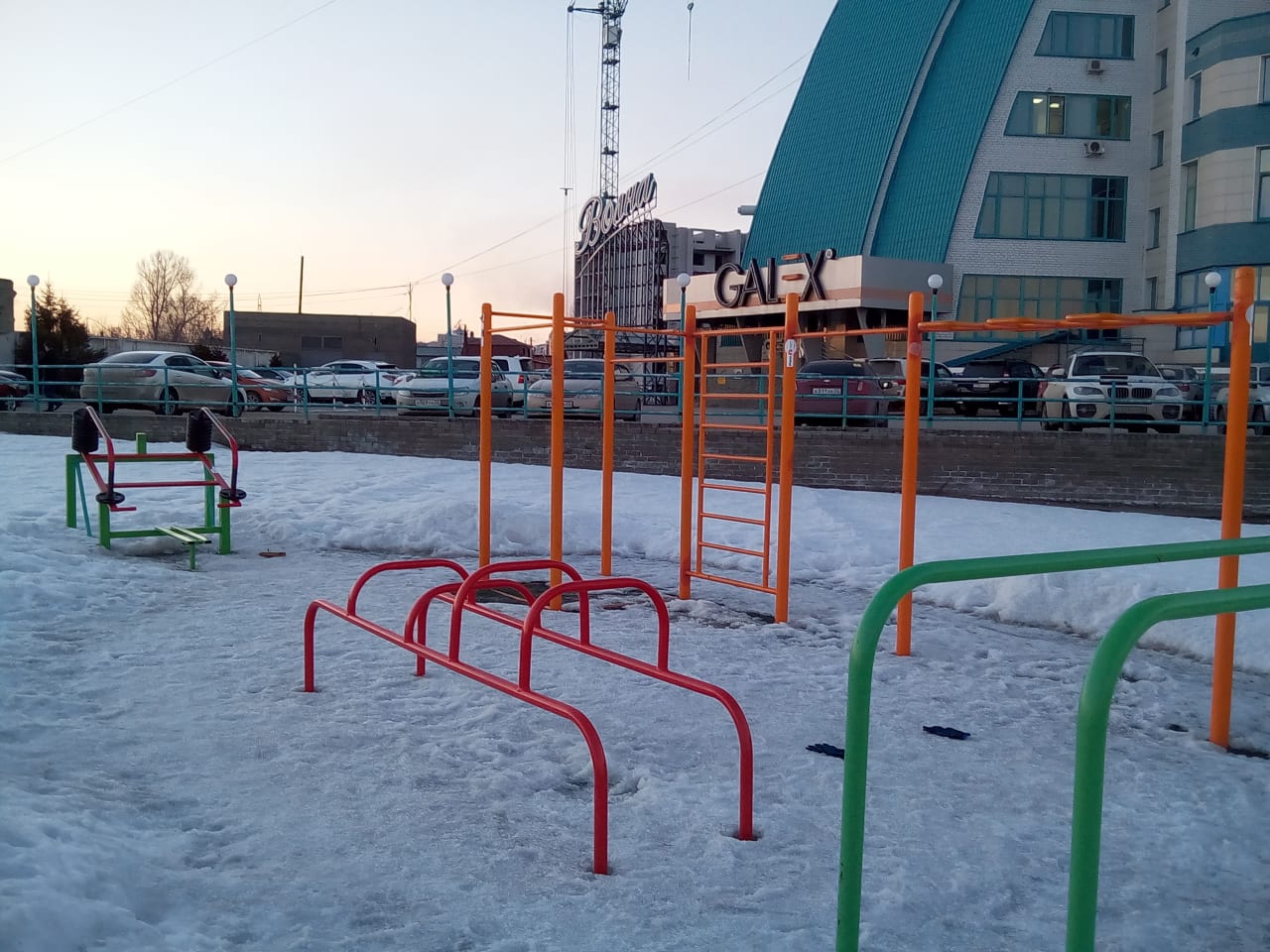 Hangelstange bei Calisthenics Park at Приречная улица, Барнаул – Foto 2 von 4