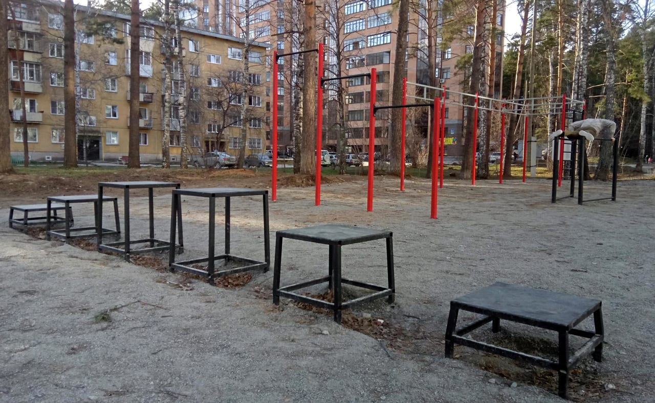 Sprungplattform bei Calisthenics Park at Шатурская улица, городской округ Новосибирск – Foto 5 von 7