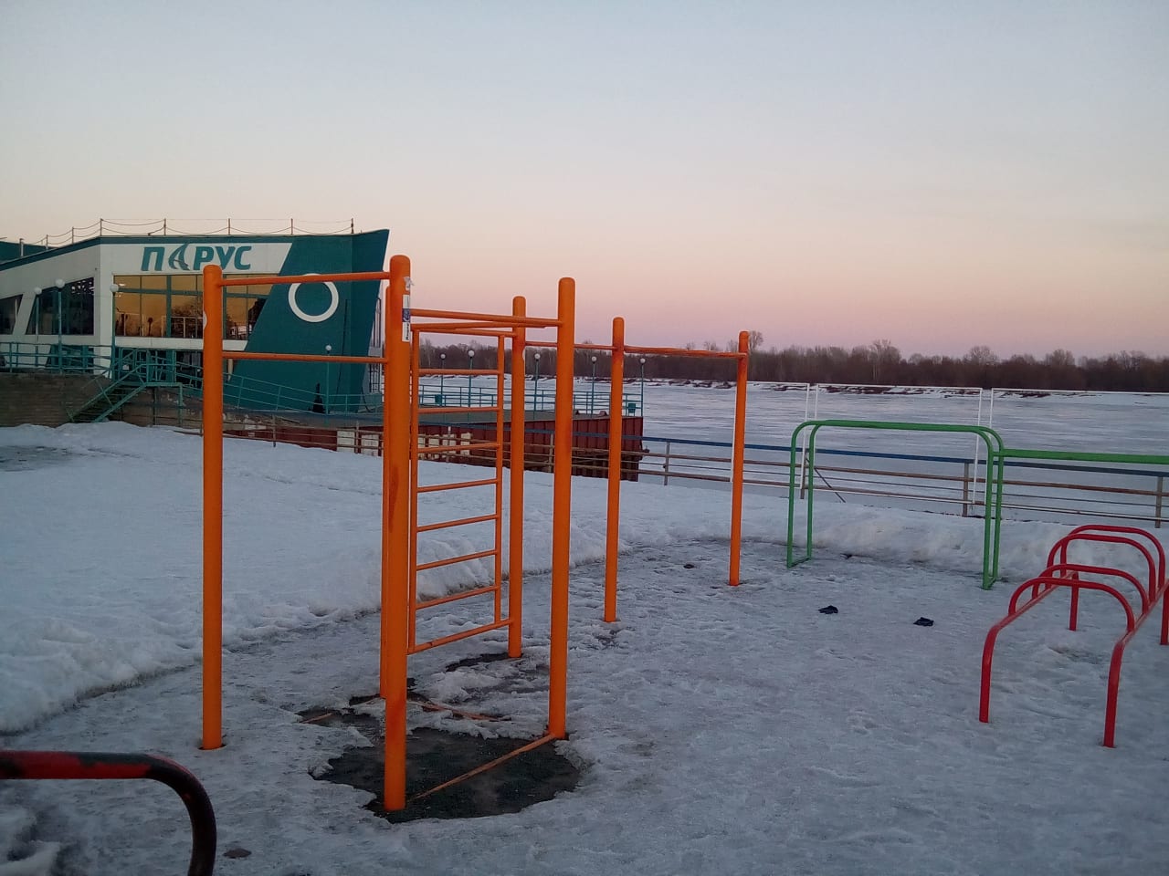 Sprossenwand bei Calisthenics Park at Приречная улица, Барнаул – Foto 4 von 4