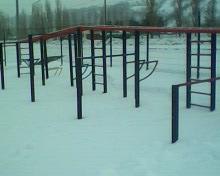 Sprossenwand bei Calisthenics Park at набережная Гребного канала, Нижний Новгород – Foto 2 von 5