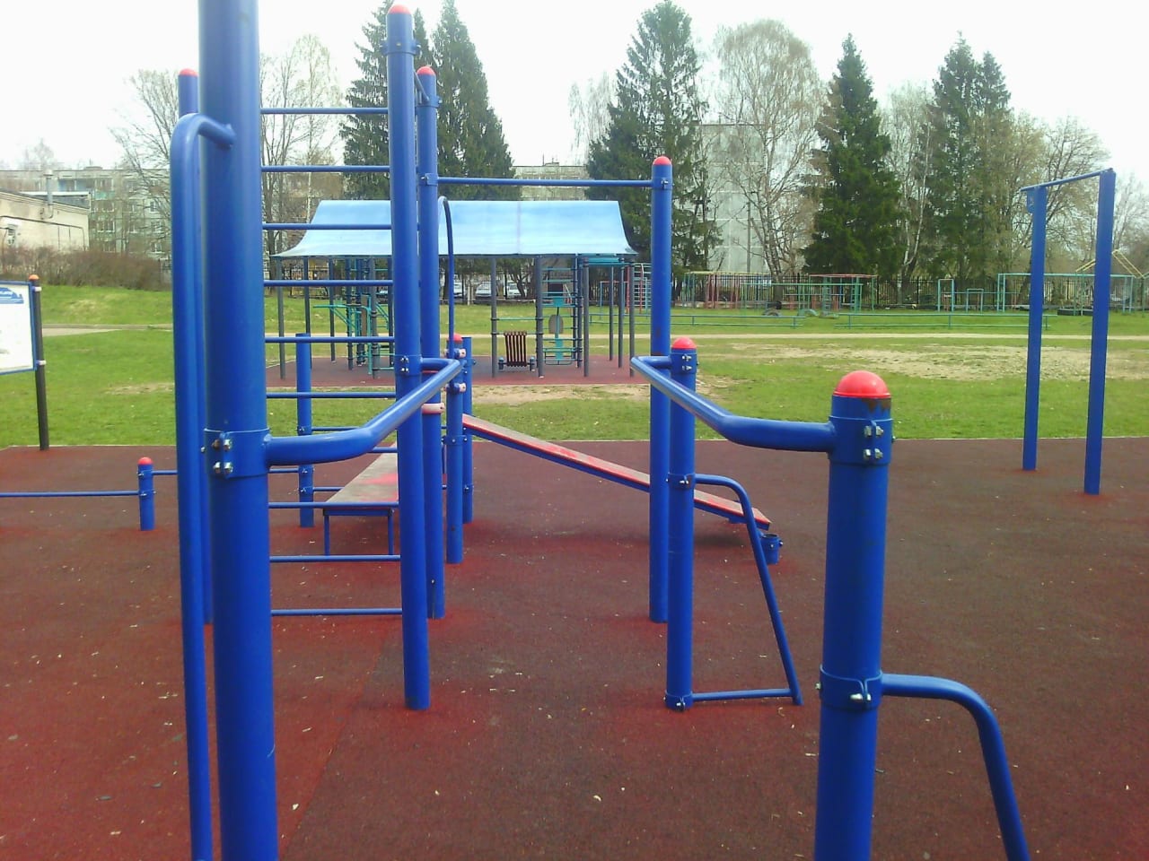 Hangelstange bei Calisthenics Park at МБОУ ДОД СДЮСШОР "Юность", Торжок – Foto 4 von 4