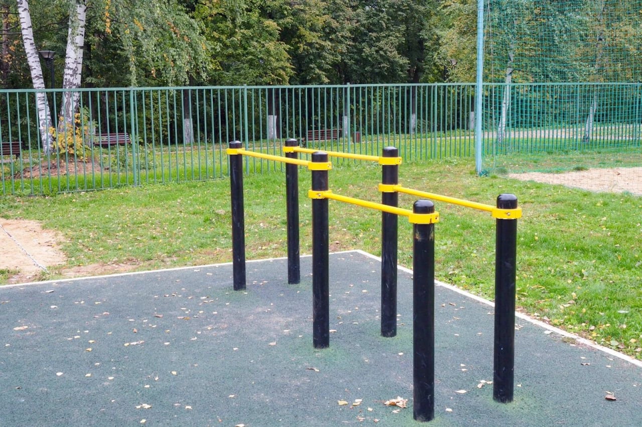 Klimmzugstange bei Calisthenics Park at Спортивный проезд, Щёлково – Foto 3 von 4